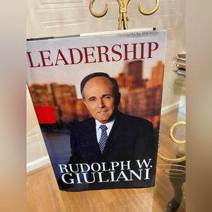 Very Good Condition Leadership Rudolfh W Giuliani .